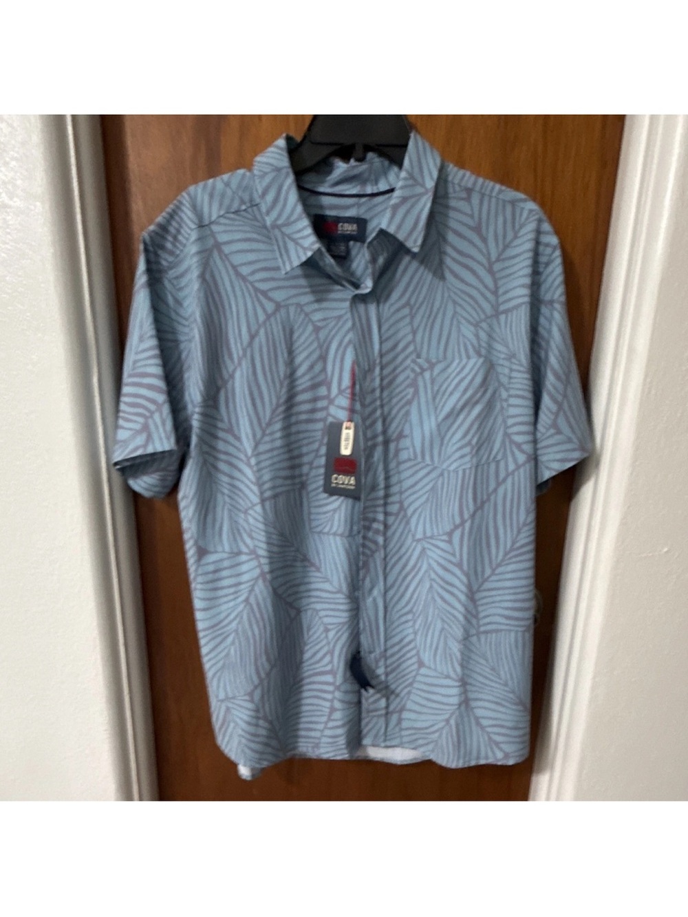 Cova Short Sleeve Leaf-Print Button-Down Shirt in Light Blue
